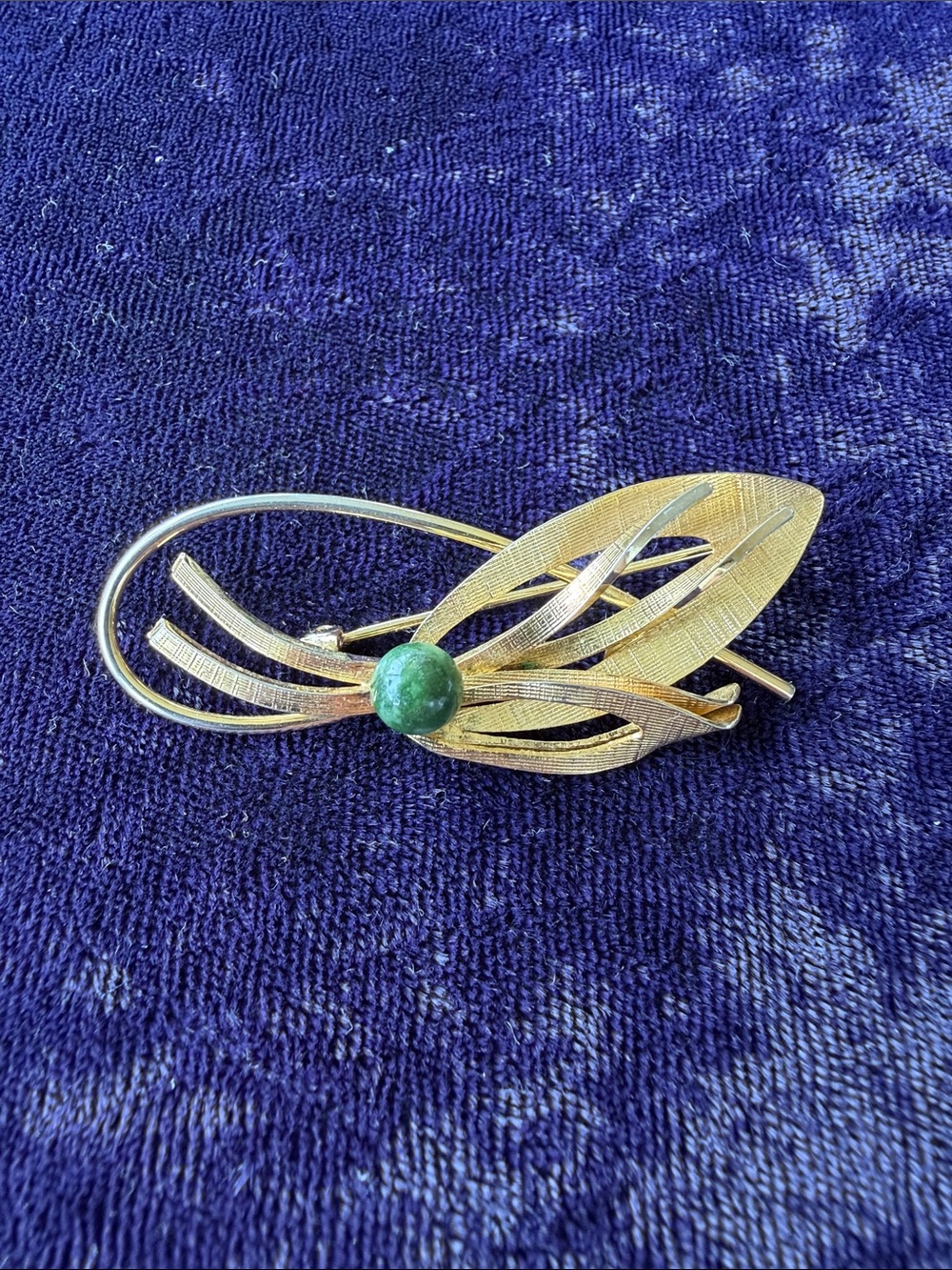Vintage 10K gold filled Modernist Brutalist brooch with jadeite